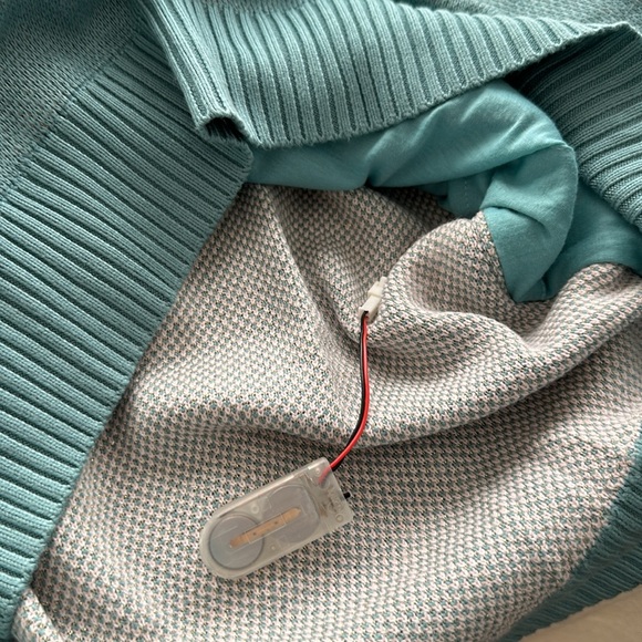 Light-Up Holiday Christmas Sweater Teal Blue Twinkle Lights Batteries Included M - Picture 12 of 15